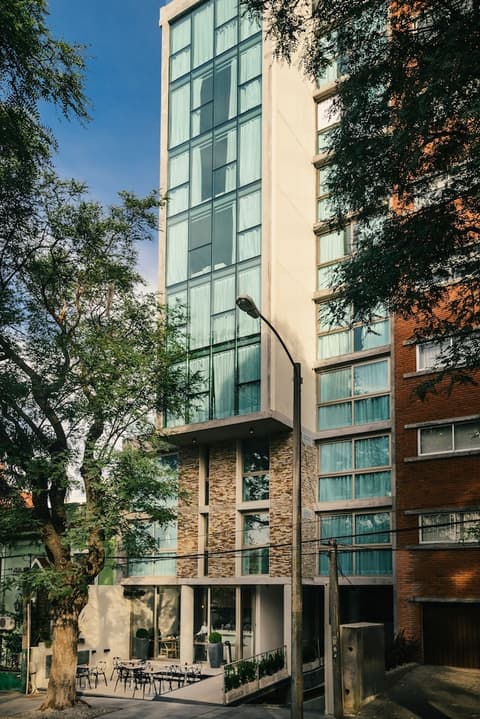 Own Montevideo, Front of property