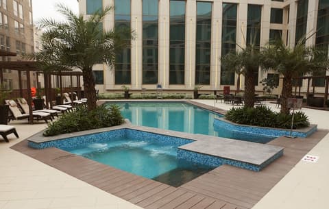 Pride Plaza Hotel Aerocity New Delhi, Outdoor pool