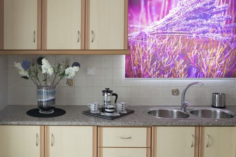 Flower Pot Complex, Room