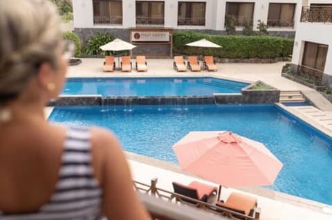 Palo Santo Galapagos Hotel, Pool waterfall