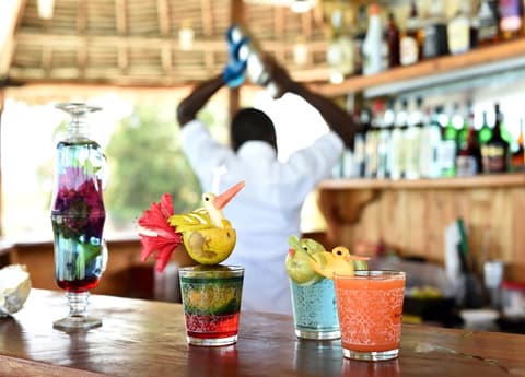 Azao Resort & Spa, Poolside bar