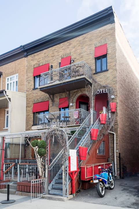 Petit Hôtel Café Krieghoff, Front of property