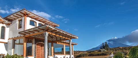 Hacienda Los Mortiños, Front of property