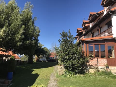 Posada Rural La Cabaña de Salmon, Property grounds