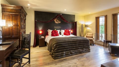 Glenskirlie House & Castle, Room