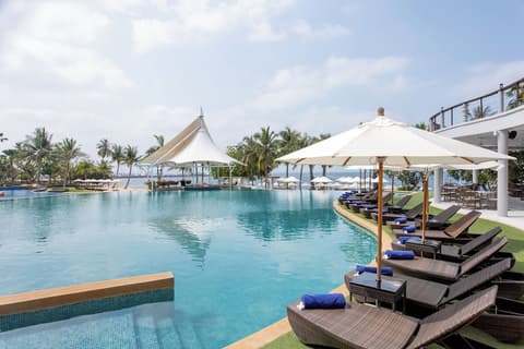 Mövenpick Siam Hotel Na Jomtien Pattaya, Outdoor pool