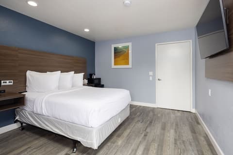 Days Inn by Wyndham Arroyo Grande/Pismo Beach, Room