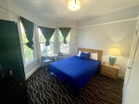 Twin Peaks Hotel, Room