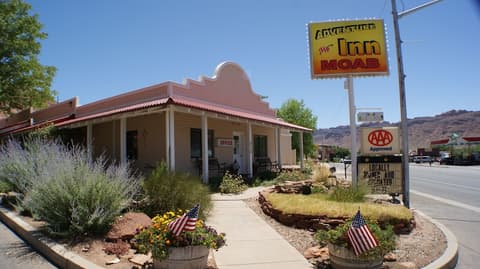 Adventure Inn & Motel, Front of property