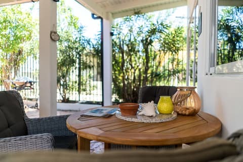 Cas Elizabeth, Terrace/patio