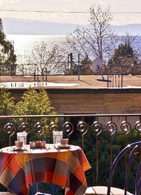 Alexios Studios, Balcony