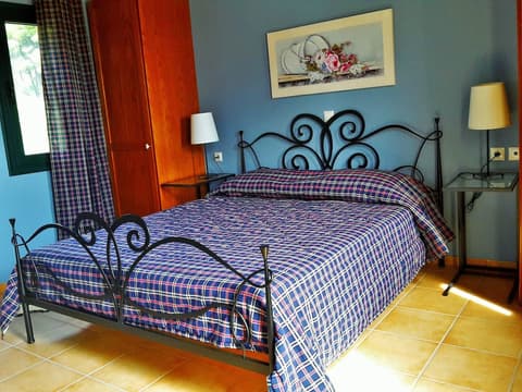 Alexios Studios, Room