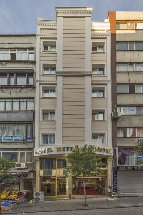Metrolux Hotel, 