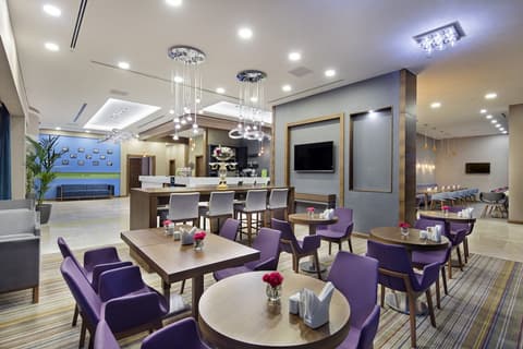 Hampton by Hilton Istanbul Atakoy, Lobby sitting area