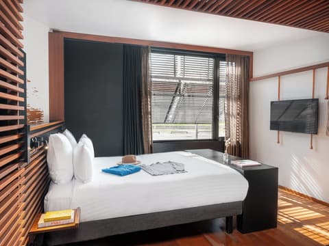 Off Paris Seine, Room