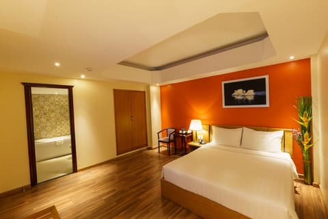 Roseland Corp Hotel, Room