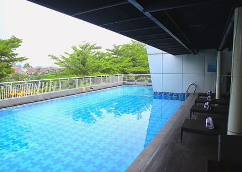 Days Hotel & Suites by Wyndham Jakarta Airport, Pool