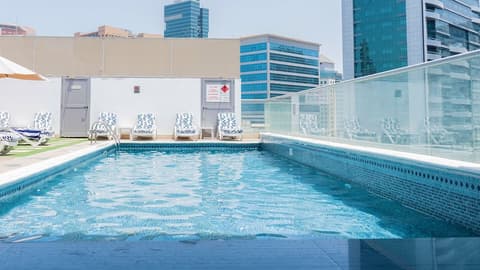 Signature 1 Hotel Tecom, Rooftop pool