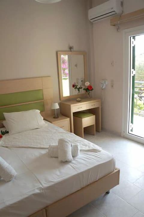 Angela Apartments, Room