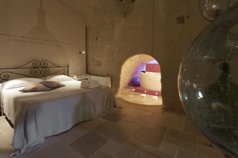 Casa Diva, Jetted tub