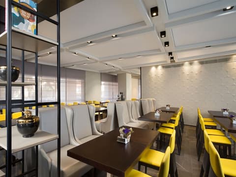 Golden Crown Haifa, Restaurant