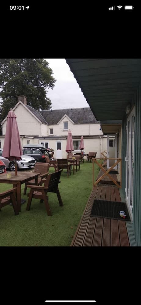 1 Loch Ness Hostel, Exterior