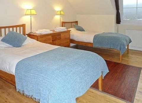 1 Loch Ness Hostel, Room