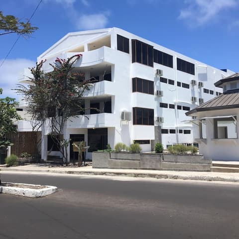 BlueBay Galapagos Planet, Front of property