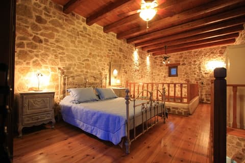 Lithos Traditional Houses, Room