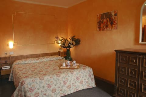 Hotel Chaberton, Interior entrance