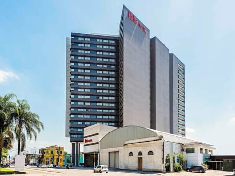 ibis Santos Valongo, Front of property