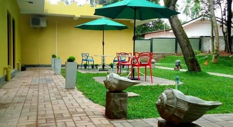 Bridge Hotel Negombo, Dining