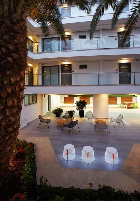 Margarita Sea Side Hotel, Interior entrance