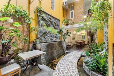 Halo Hotel, Restaurant