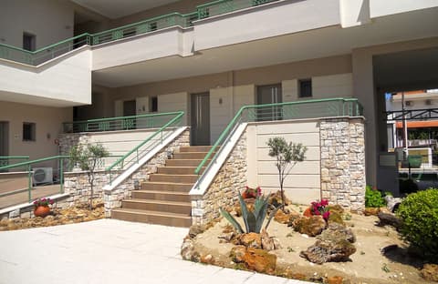 Alexander Inn, Property grounds