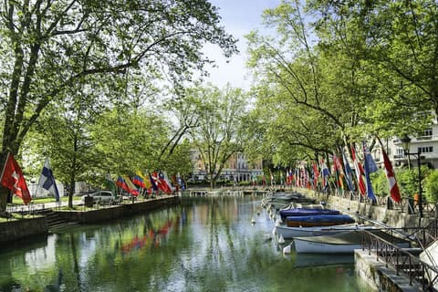 greet hotel Annecy Cran Gevrier, Bicycling