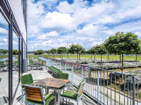 ibis budget Edinburgh Park, Exterior