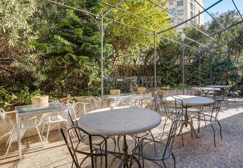 B&B HOTEL Marseille Parc Chanot, Terrace/patio