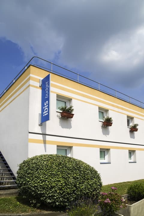 ibis budget Versailles Chateau Saint Cyr, Front of property