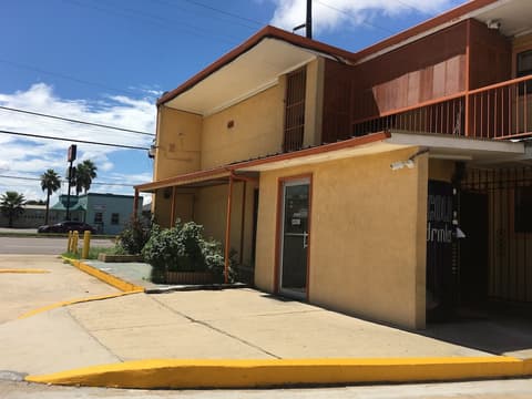 Monte Carlo Motel, Front of property