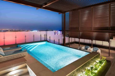 Grand Millennium Muscat, Private pool