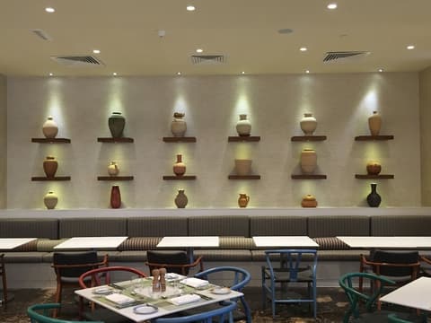 Grand Millennium Muscat, Restaurant