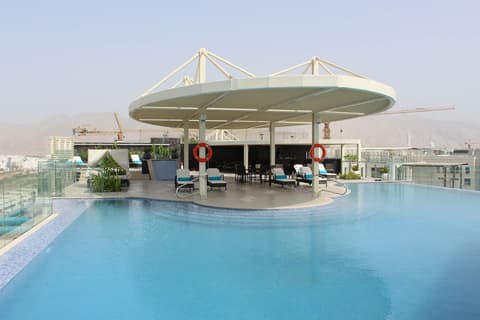 Grand Millennium Muscat, Rooftop pool