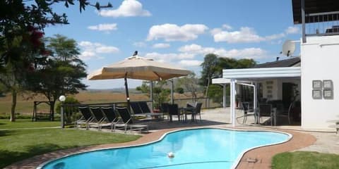 Dusk to Dawn Guesthouse, Pool