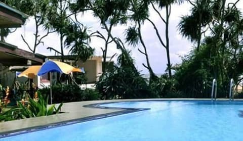 Green Shadows Beach Hotel, Indoor/outdoor pool