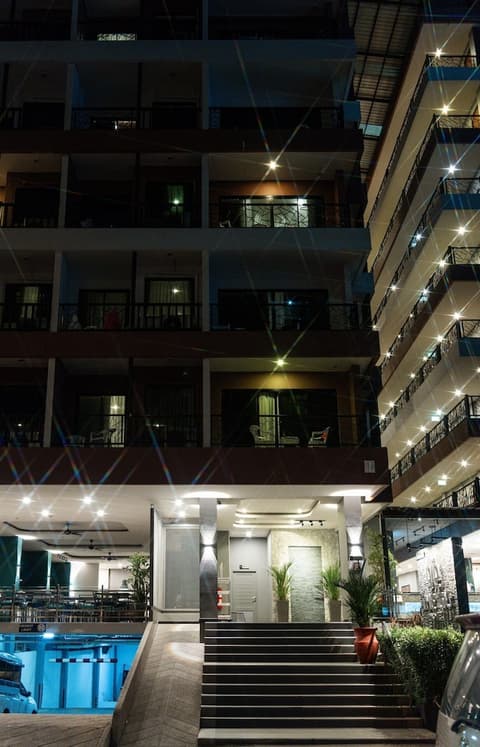 The Gig Hotel, Front of property