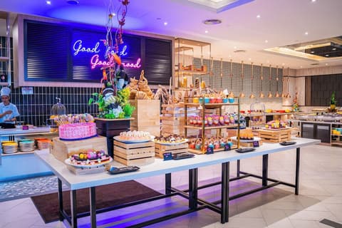 The Waterfront Hotel, Restaurant