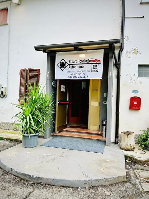 Smart Hotel Autodromo, Front of property