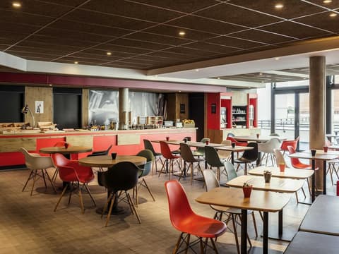 ibis Saint Quentin En Yvelines Velodrome, Bar (on property)