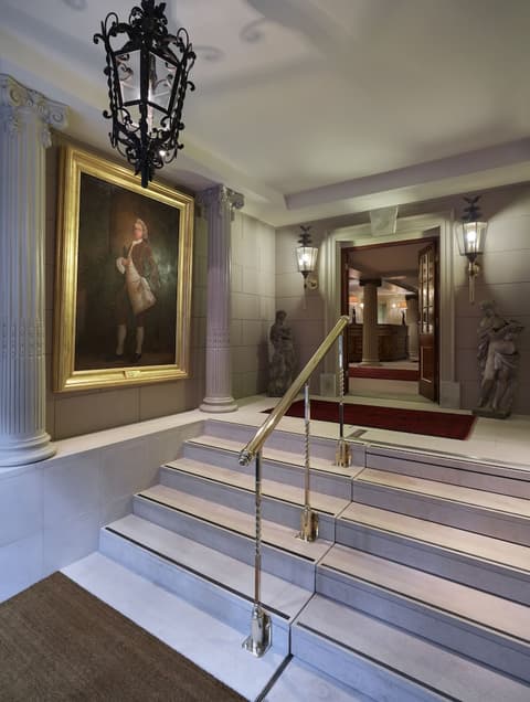 Batty Langley's, Interior entrance